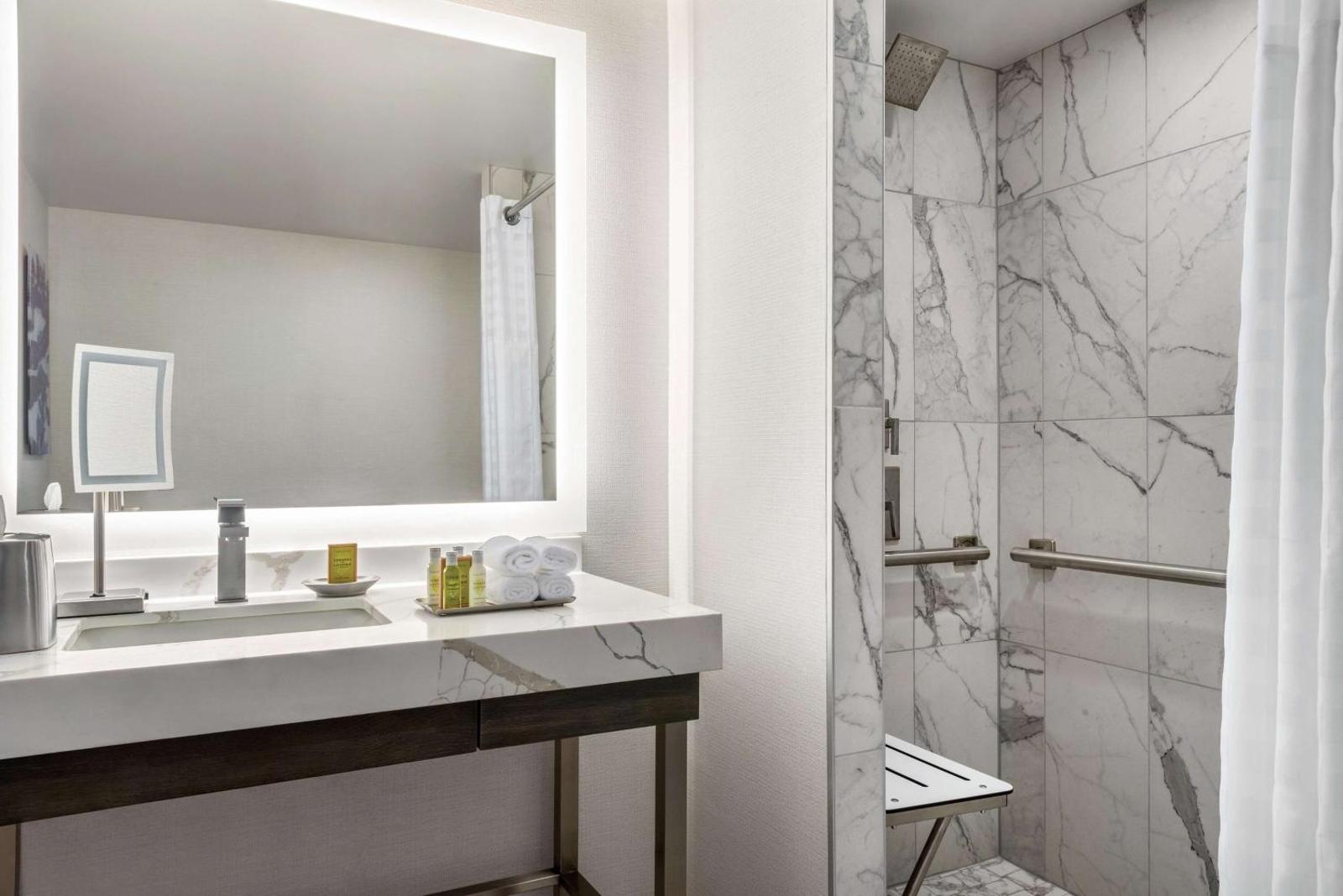Hilton Grand Vacations Chicago Downtown Magnificent Mile Main image 2